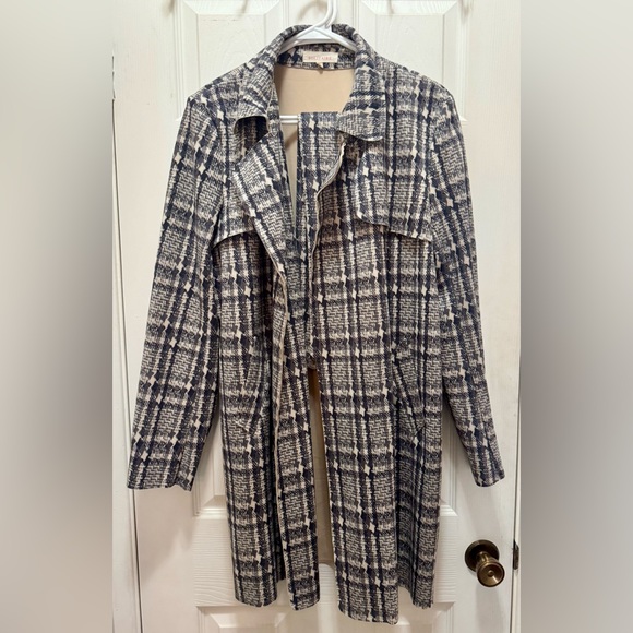 Solitaire Black and Cream Trench Coat - Picture 4 of 9